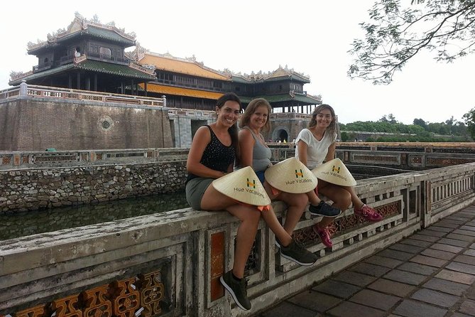Hue city Deluxe Group Tour (Daily Tour-12 pax max) - A dragon boat and Thien Mu Pagoda
