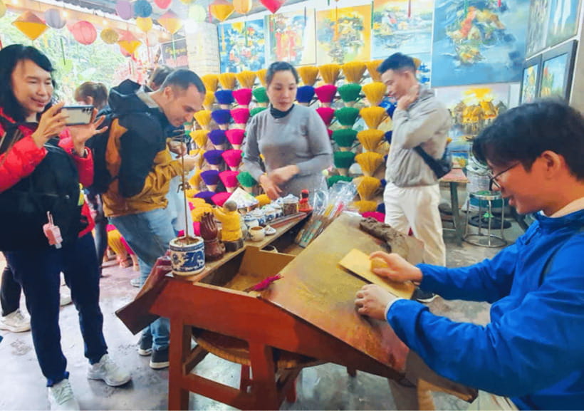 Hue Imperial Citadel, Tombs, Perfume River Boat Tour & Van - Dong Ba Market: useful stop or easy skip?