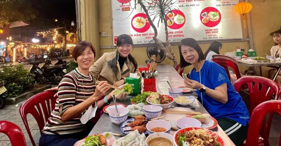 Hue: Night Street Food Tour by Cyclo with a Local Guide - The opening food stops: banh beo, nem lui, and banh khoai