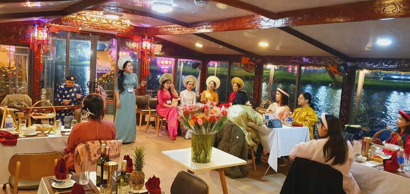 Hue: Perfume River Dinner Cruise with Traditional Show - Traditional Hue singing for 50 to 60 minutes