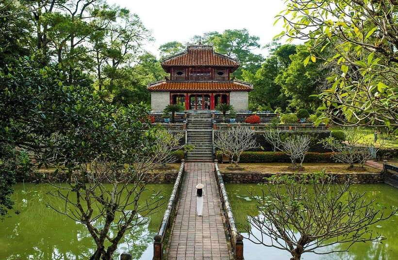 Hue: Private Dragon Boat, Pagoda, and Royal Tomb Tour - What the guides add to the day