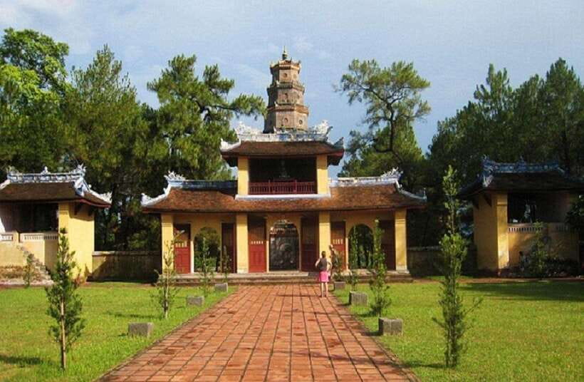 Hue: Private Dragon Boat, Pagoda, and Royal Tomb Tour - Thien Mu Pagoda and the meaning of Buddhism in Hue