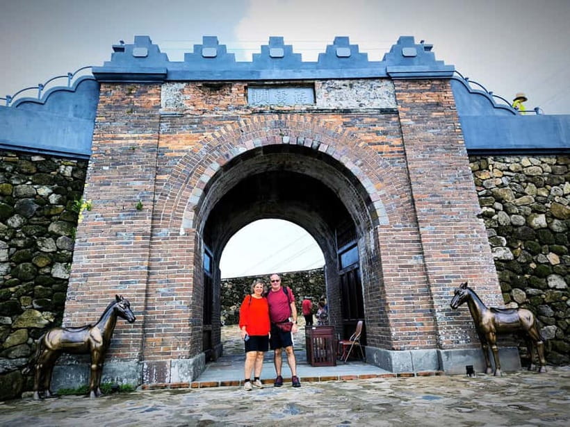 Hue: Private Transfer to/from Hoi An via Sightseeing Stops - Marble Mountains, caves and five elemental peaks
