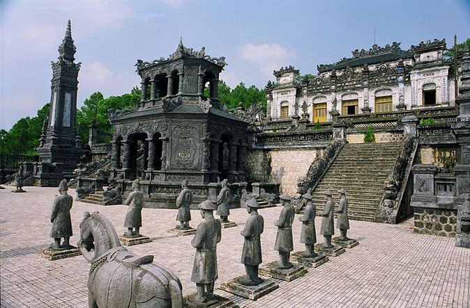 Hue’s Top Attractions by Car with Informative ES Driver - Timing, lunch, weather, and comfort