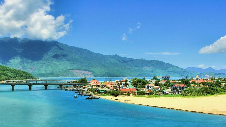 Hue to Hoi An by bus: Hai Van Pass, Lang Co, Marble mountain - Lang Co Beach at 10:30 a.m.