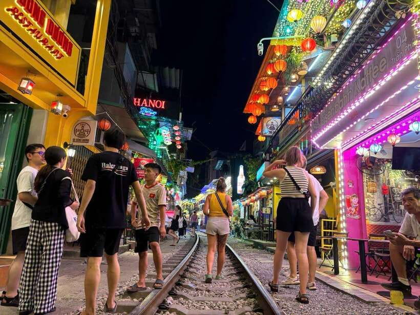 Incense + Hat Villages/ Temple of Literature, Hoa Lo Prison - Hoa Lo Prison and the stories behind the Hanoi Hilton
