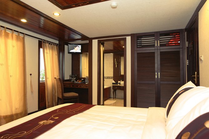 Indochina Sails Halong Bay - Meals, dining service, and the quiet evening
