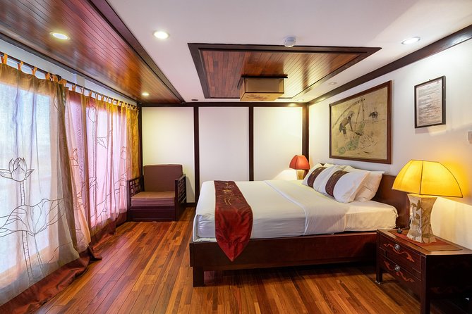 Indochina Sails Halong Bay - Day one: Surprise Cave and the famous islets