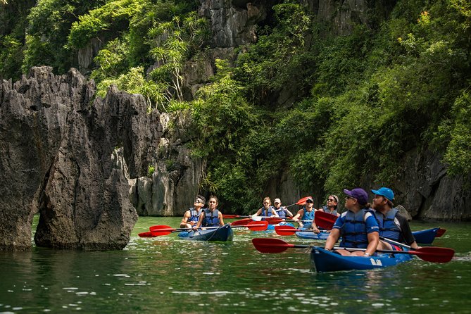 Kayaking at Lan Ha Bay - The floating fishing village and local knowledge