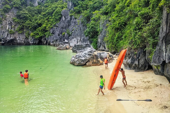 Lan Ha - Ha Long bay with local experts (small group guaranteed) - Kayaking through K.A. Cave and Bats Cave