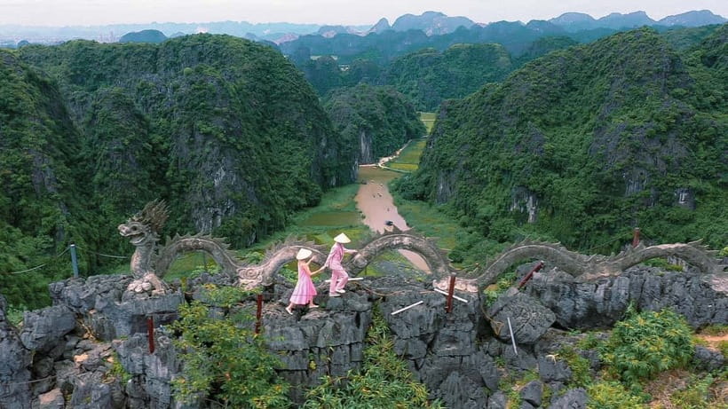 Luxury Limousine Tour: Hoa Lu, Trang An/Tam Coc & Mua Cave - A full day from Hanoi to Ninh Binh