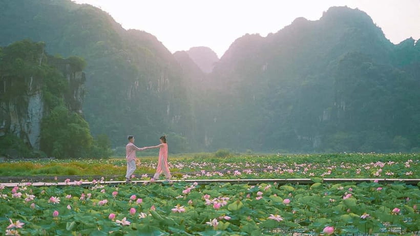 Luxury Limousine Tour: Hoa Lu, Trang An/Tam Coc & Mua Cave - Lunch in Ninh Binh: convenient, filling, and option dependent