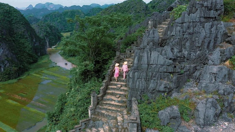 Luxury Limousine Tour: Hoa Lu, Trang An/Tam Coc & Mua Cave - Guides, organization, and the small details