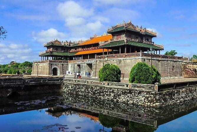 Marble Mountains and Ba Na Hills (Golden Bridge) full day tour - What the guide adds to the day