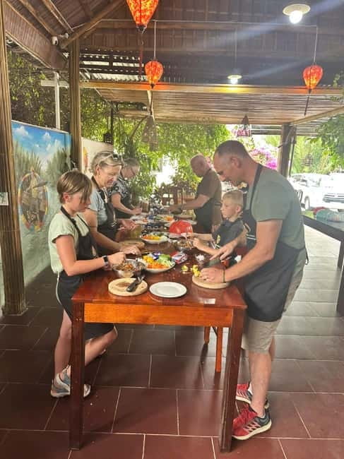 Market Tour, Basket Boat Ride & Cooking Class by Hangcoconut - Four dishes, four useful skills