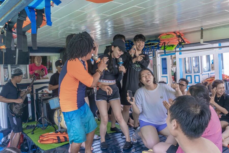 Nha Trang: Coral Reef Snorkeling and Floating Bar Party - Con Se Tre lunch and the best chance to slow down
