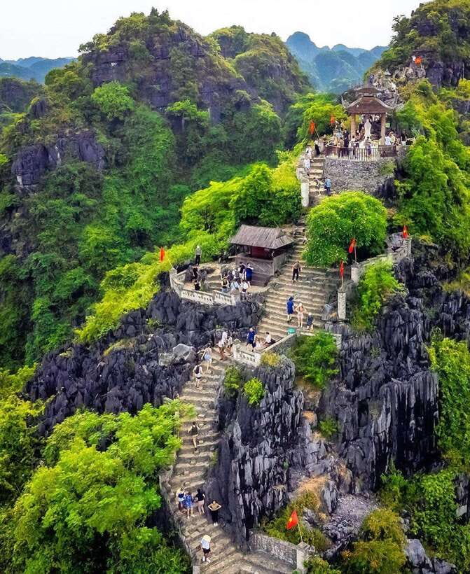 Ninh Binh: Bai Dinh, Trang An, and Mua Cave Small-Group Tour - Bai Dinh Pagoda and its record-setting scale