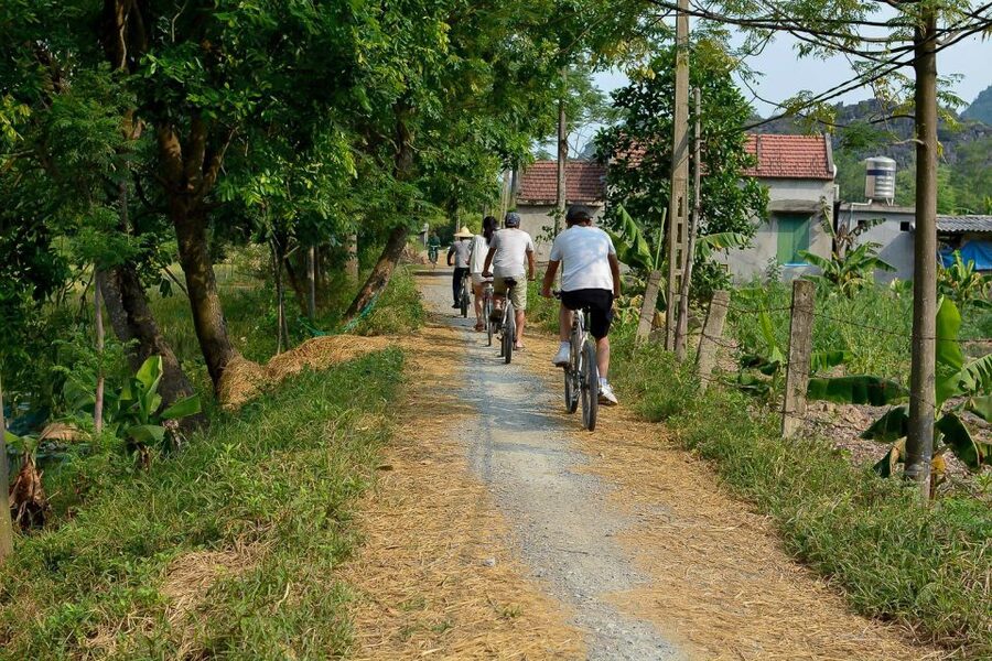 Ninh Binh Daily: Hoa Lu, Mua Cave, Tam Coc, Bike & Swimming - Tea, fruit, and a sunset pool break