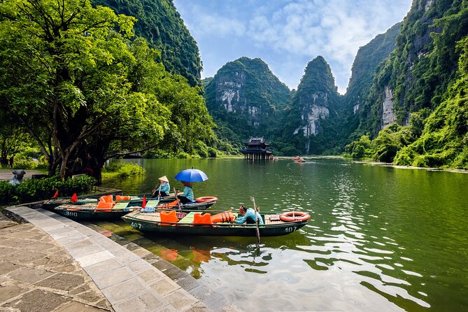 Ninh Binh Day Trip: Hoa Lu-Trang An/Tam Coc-Mua Cave-Cycling-Boat - Trang An by bamboo boat