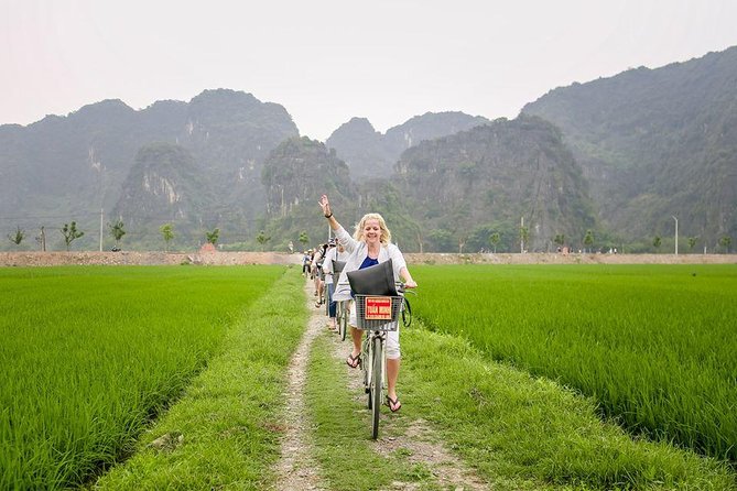 Ninh Binh Full-Day to Hoa Lu Tam Coc & Mua Cave Via Boat & Bike - Tam Coc by rowboat through three grottos
