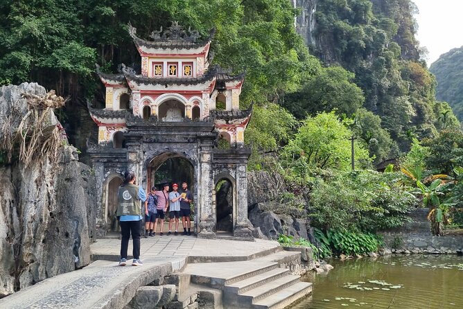 Ninh Binh HIGHTLIGHT & HIDDEN GEM Tour From Hanoi: Skip-The-Line - Thai Vi Temple and Bich Dong Pagoda
