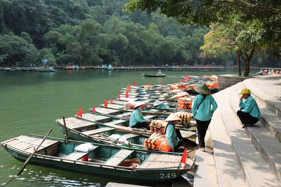 Ninh Binh: Hoa Lu, Trang An and Mua Caves Hiking Day Trip - Mua Cave and the climb to Lying Dragon Mountain