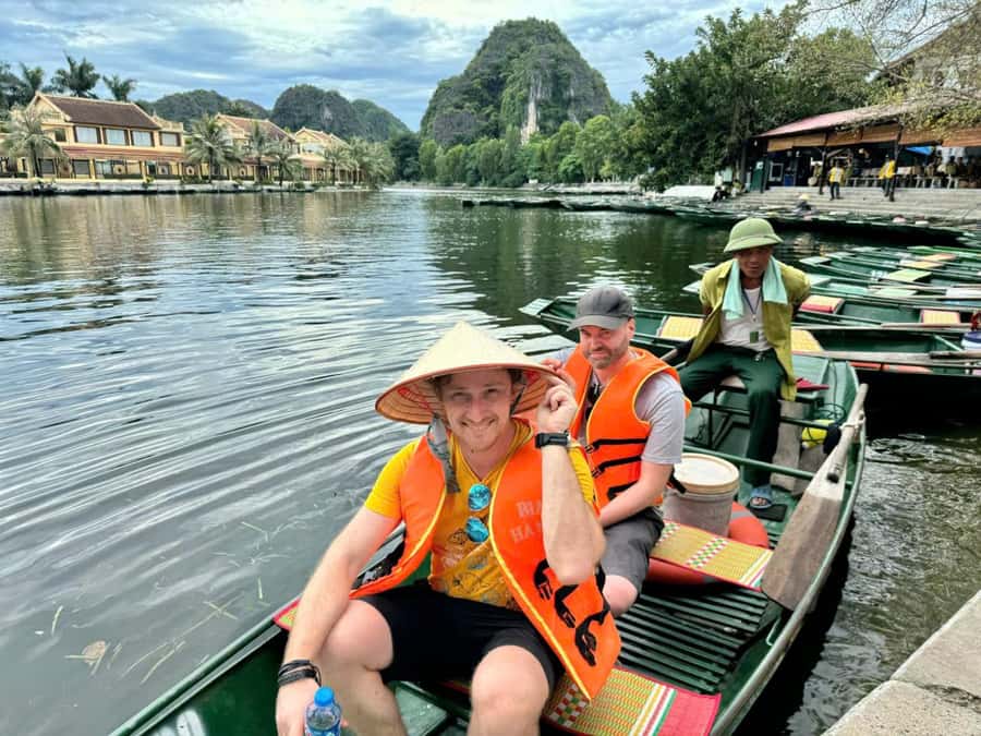 Ninh Binh Jeep Tour: Trang An Boat Ride, Bich Dong, Mua Cave - The 2.5-hour sampan ride through Trang An