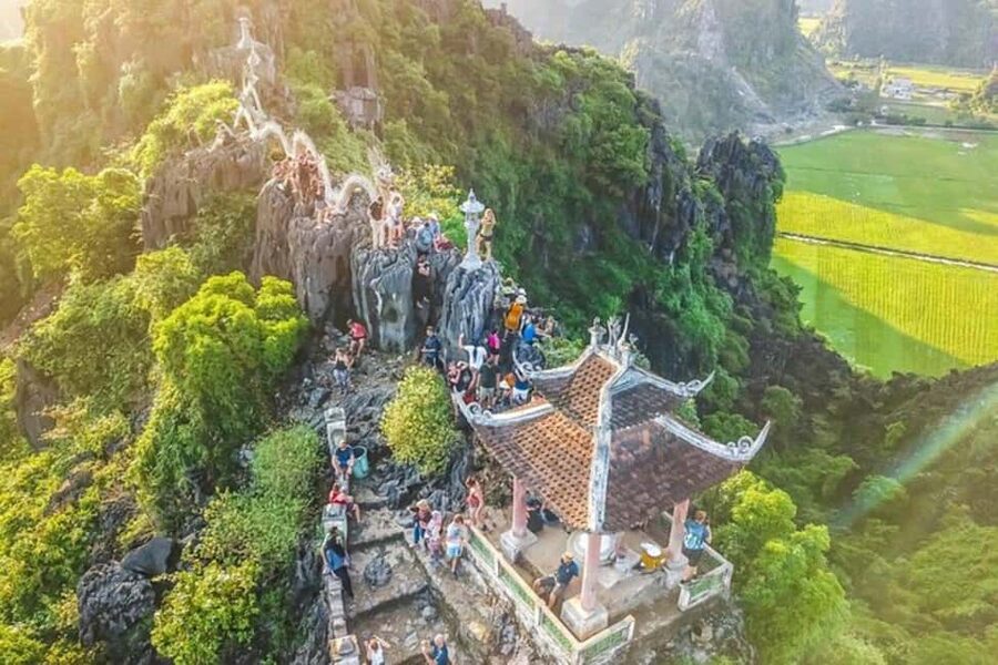 Ninh Binh: Trang An Boat Ride, Hoa Lu & Mua Cave Sunset - Trang An by sampan: the day’s calm center