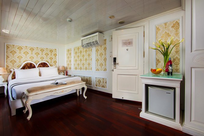 (Official) Signature Royal Cruise - 03 days 02 nights program - Should you book Signature Royal Cruise?