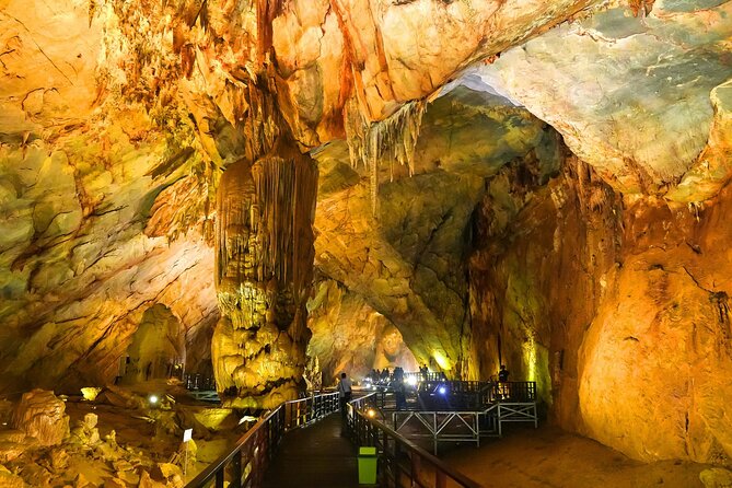Paradise Phong Nha caves from Dong hoi city - Lunch between the cave visits
