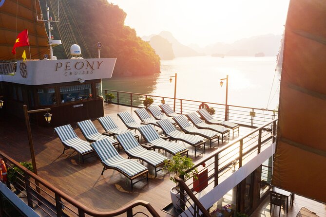 Peony Cruise : Unique 2 Days Tuan Chau - Halong bay - Lan Ha Bay - Day 1: Tuan Chau to the karst islands