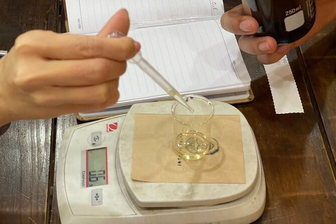 Perfume Workshop in Hanoi - Crafting Your Perfect Scent - Mixing your personal perfume