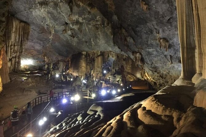 Phong Nha Cave & Paradise Cave Day Tour with All Inclusive - The guide and group experience