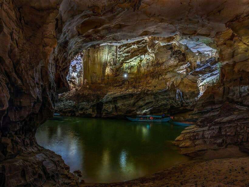 Phong Nha/Dong Hoi: Phong Nha Cave and Paradise Cave Tour - Lunch in the park keeps the day moving