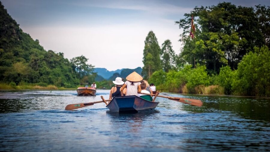 Private Car/Bus Renting Hanoi - Ninh Binh - Halong - Sapa... - Who will enjoy this day most?