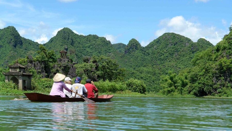 Private Car/Bus Renting Hanoi - Ninh Binh - Halong - Sapa... - Heat, clothing, and physical effort