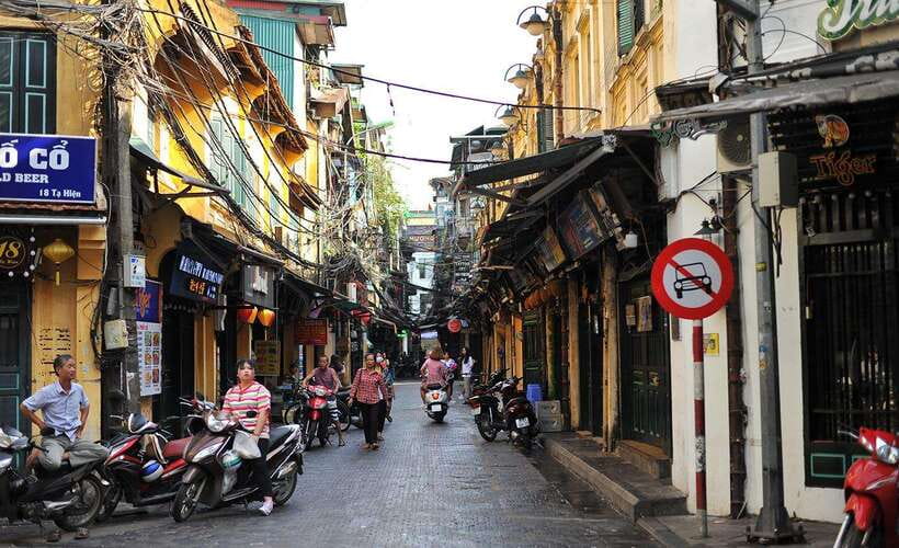 Private Hanoi Walking Tour with visit Train Street - Ta Hien Street after dark or by day