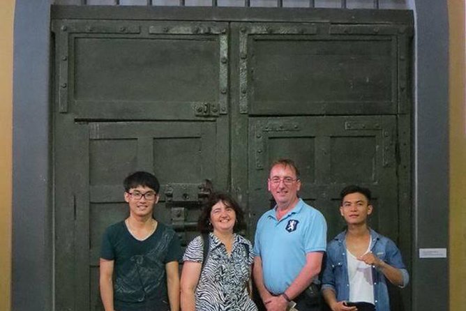 (Private) Hanoi War Sites Tour - Hoa Lo Prison: the stop that needs time