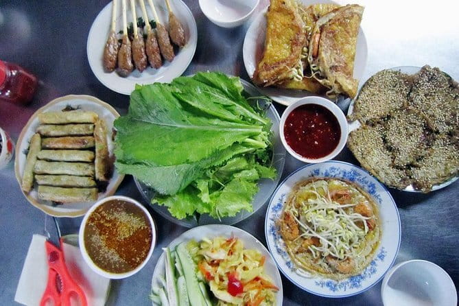 Private HoiAn Ancient Town Night Market Street food tour by Night - Walking Through Hoi An Ancient Town