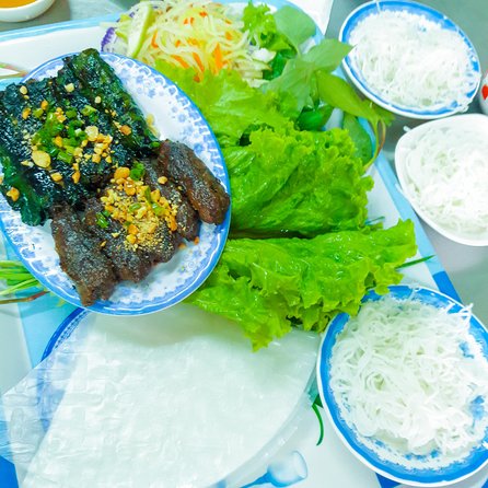 Private Street Food Evening Walking Tour in Ho Chi Minh City - Walking between stops helps you understand the city
