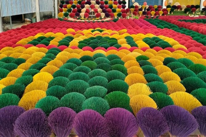 Private Tour Incense Village, Hat village & Train Street Coffee - Quang Phu Cau and the art of making incense
