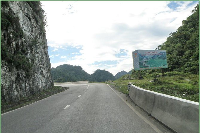Private Transfer Hanoi <=> Mai Chau One Way (Free hotel pickup) - The Hanoi departure: comfort before the mountain road