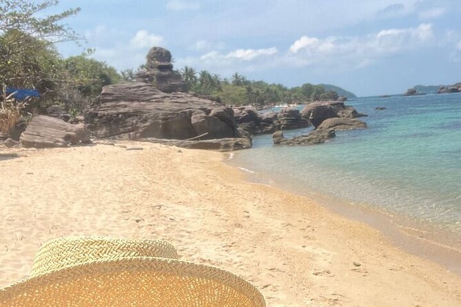 Real snorkel trip by speedboat with small group on Cham island - Lunch on Ong or Chong Beach