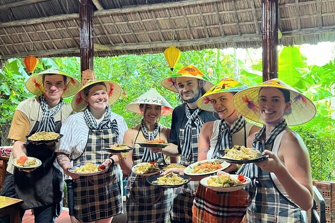 RICE PAPER Noodle Making Experience & Hoi An Cooking Class Class - The market visit gives the class a practical start