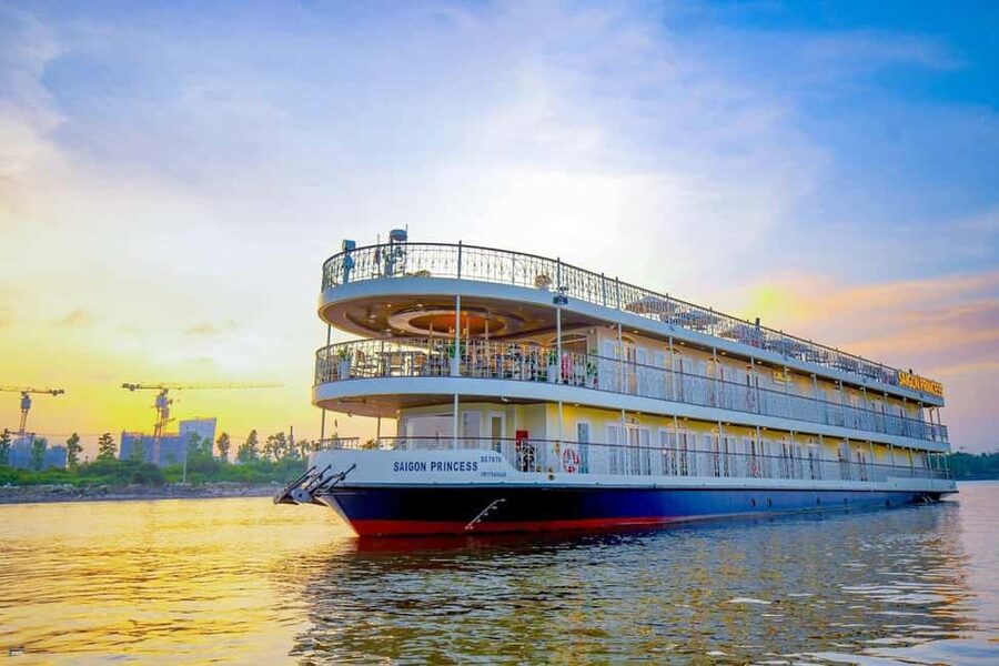 Saigon Dinner On Cruise Tour With Private Table - Language support and private groups