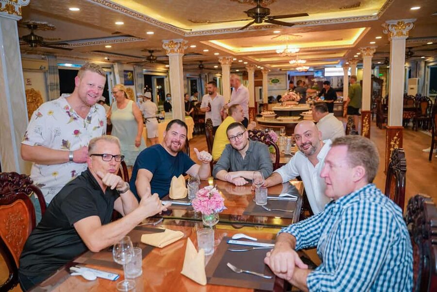 Saigon Dinner On Cruise Tour With Private Table - Sunset photos before boarding