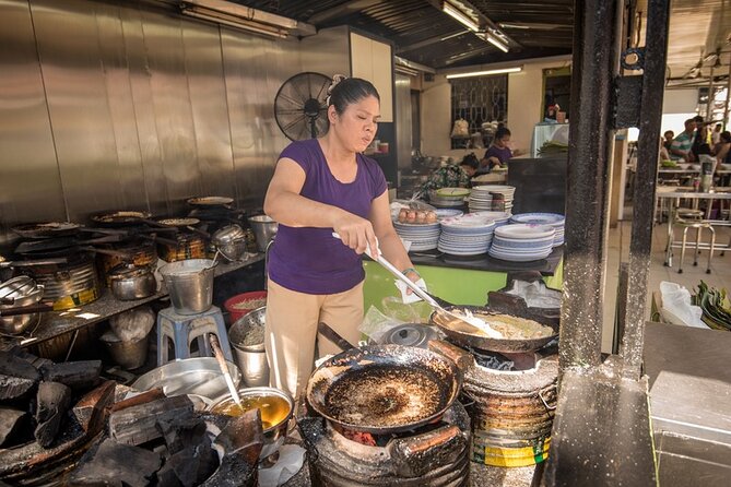 Saigon Night Bites on Foot: Local Vendors, Stories & Sweet Finish - What the guide adds to the meal