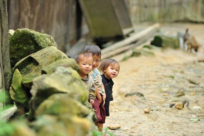 Sapa 3 Days 2 Nights Trekking Tour (1 Night In Ta Van Village, 1 Night In Hotel) - Cat Cat Village and the first afternoon