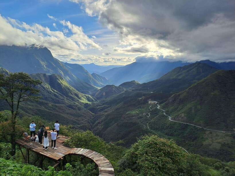 Sapa: Love Silver Waterfall, LonelyTree in Heaven-Rice Field - From Sapa to Love Waterfall’s forest trails
