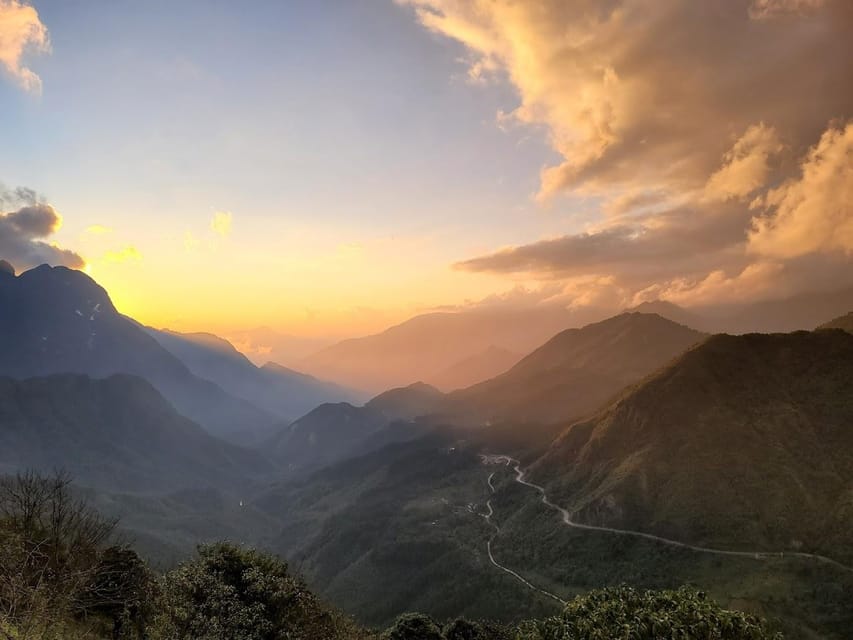 Sapa: Private Highlights Day Tour with Lunch - O Quy Ho Pass and the Lonely Tree viewpoint